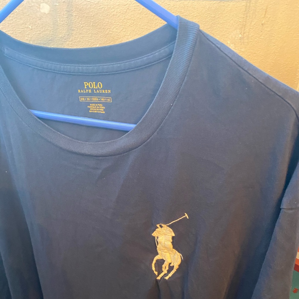 Men’s polo tee
